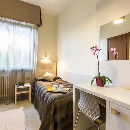 King 3* مارينا دي بييتراسانْت
