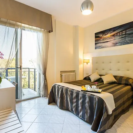 King 3* مارينا دي بييتراسانْت