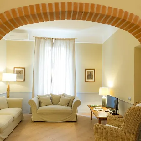 King 3* مارينا دي بييتراسانْت